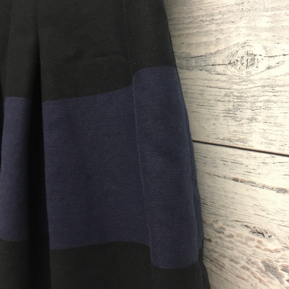 ๐ฟ GAP black and navy pleated a line skirt - Picture 6 of 10